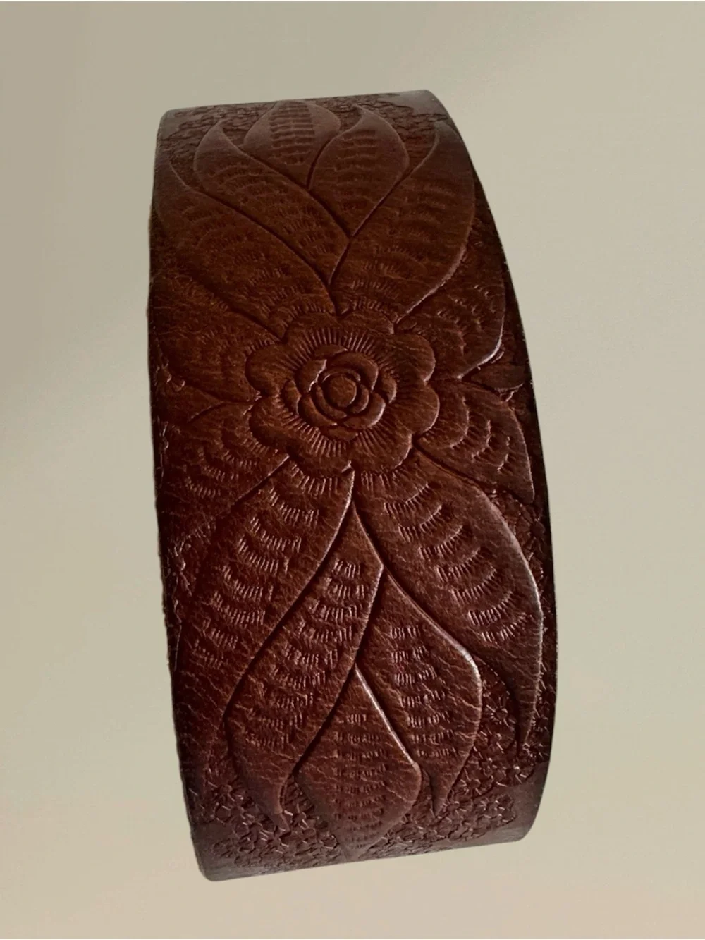 🛍️SALE🛍️ GAP Women's Floral Embossed Genuine Leather Belt with Brass-Tone Buckle - Picture 3 of 12